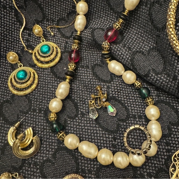 Vintage 2 modern jewelry lot~ Monet, aurora borealis earrings, Baroque pearls - Picture 5 of 8